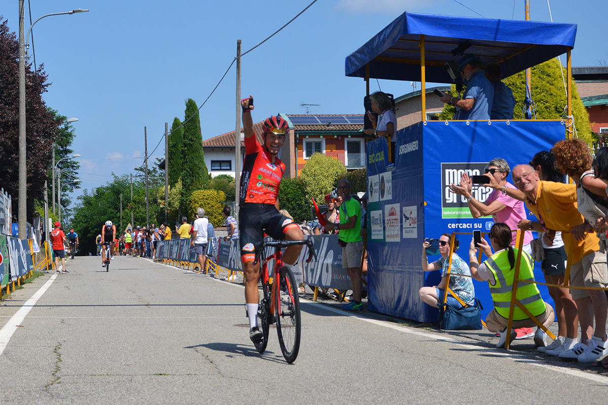 Filippo Omati (Pedale Casalese) vince il 33° Trofeo Città di Borgomanero