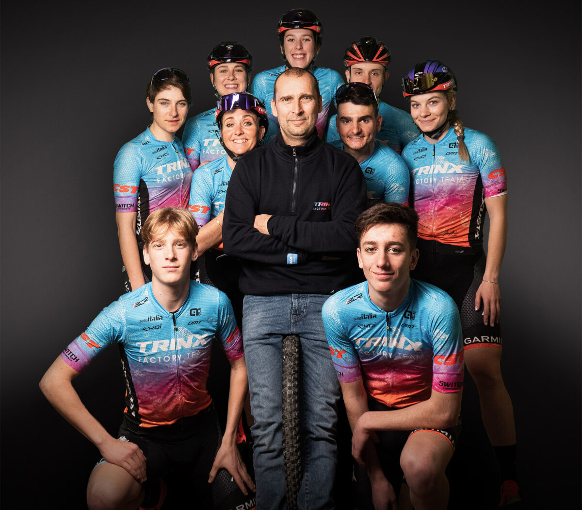 Il Trinx Factory Team 2023 con Luca Bramati - credit Jonny Mole