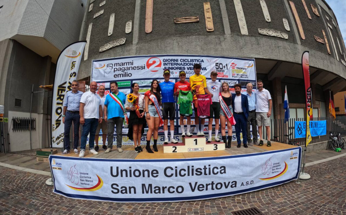 Tutte le maglie dopo il Trofeo Comune di Vertova prima prova della 2 Giorni di Vertova