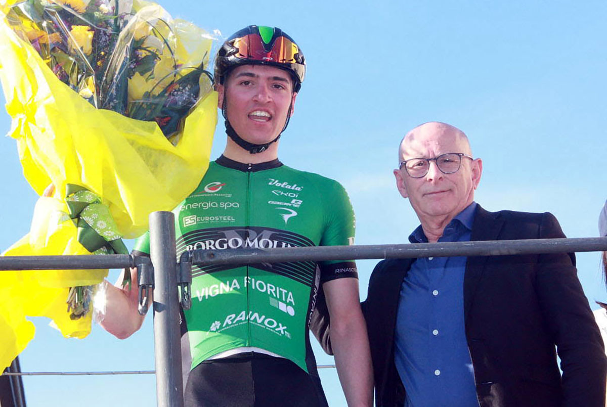Matteo De Monte sul podio del GP Martiri della Libertà di San Bellino - credit Photors.it
