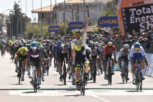 Niccolò Bonifazio vince a Vittoria la seconda tappa del Giro di Sicilia - credit LaPresse