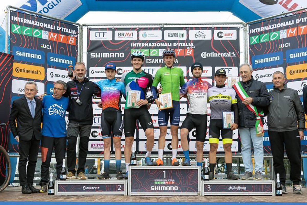 Cristian Bernardi sul podio degli U23 a Esanatoglia