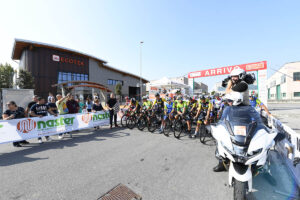 La partenza del Giro della Franciacorta 2022 - credit Rodella