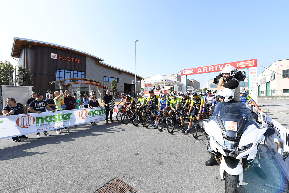 La partenza del Giro della Franciacorta 2022 - credit Rodella