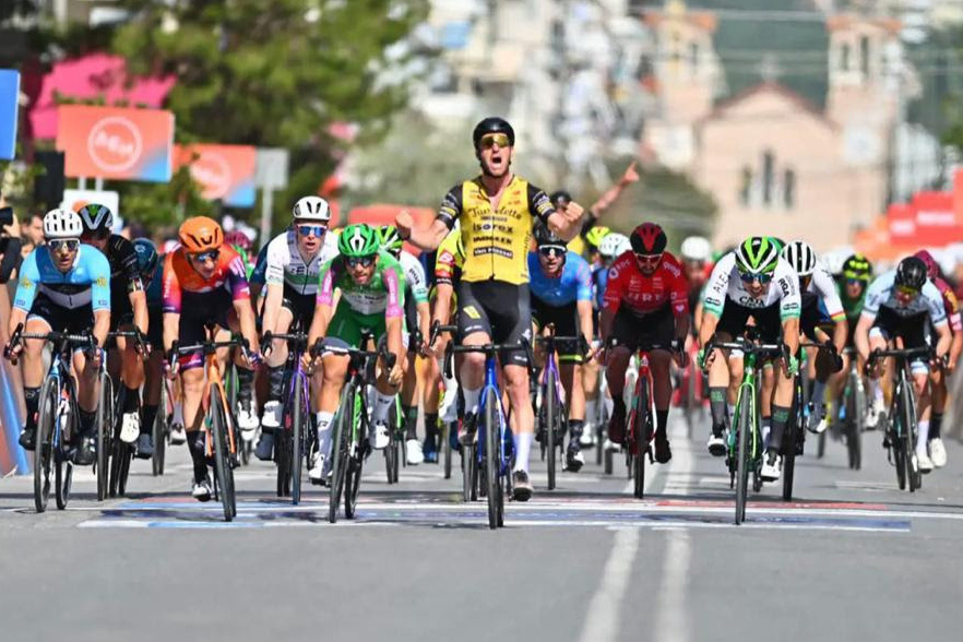 Enrico Zanoncello secondo nella seconda tappa del Tour of Hellas - credit CSF Faizanè & Sprint Cycling