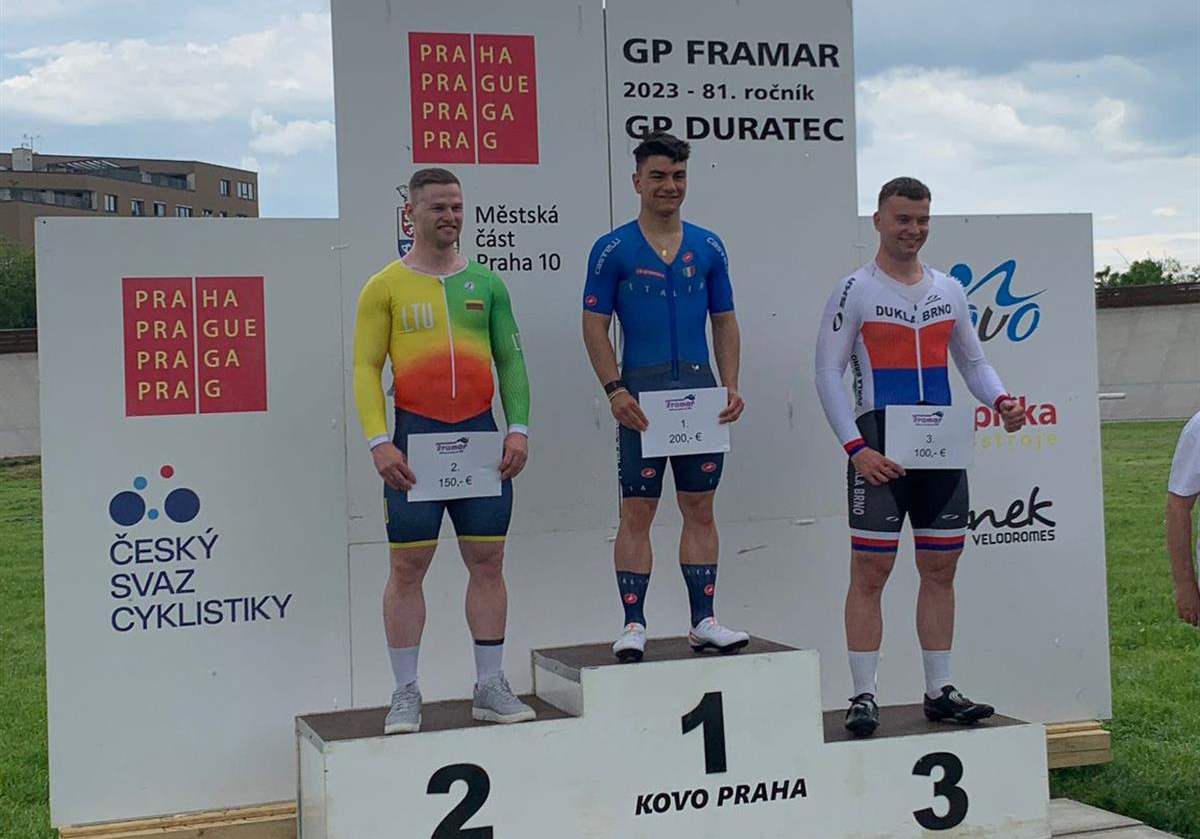 Mattia Predomo sul podio del GP Framar in Repubblica Ceca