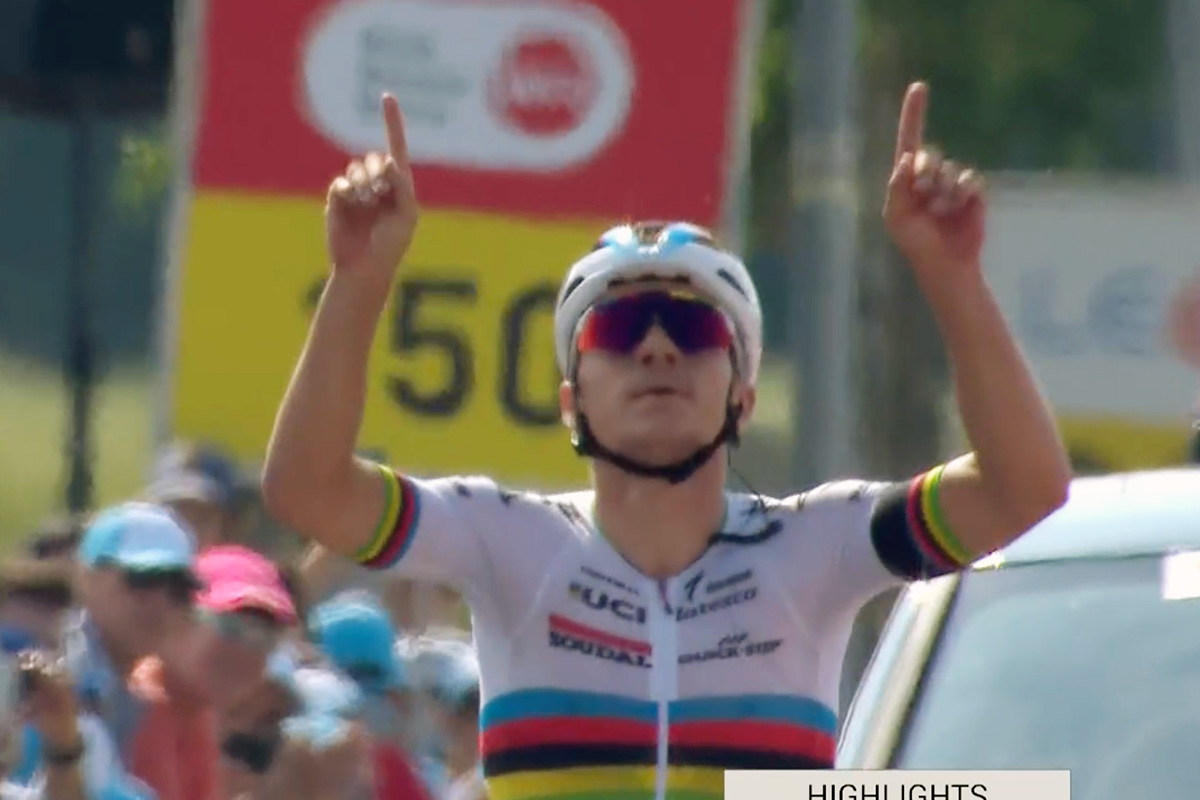 Remco Evenepoel dedica a Gino Mader la settima tappa del Tour de Suisse