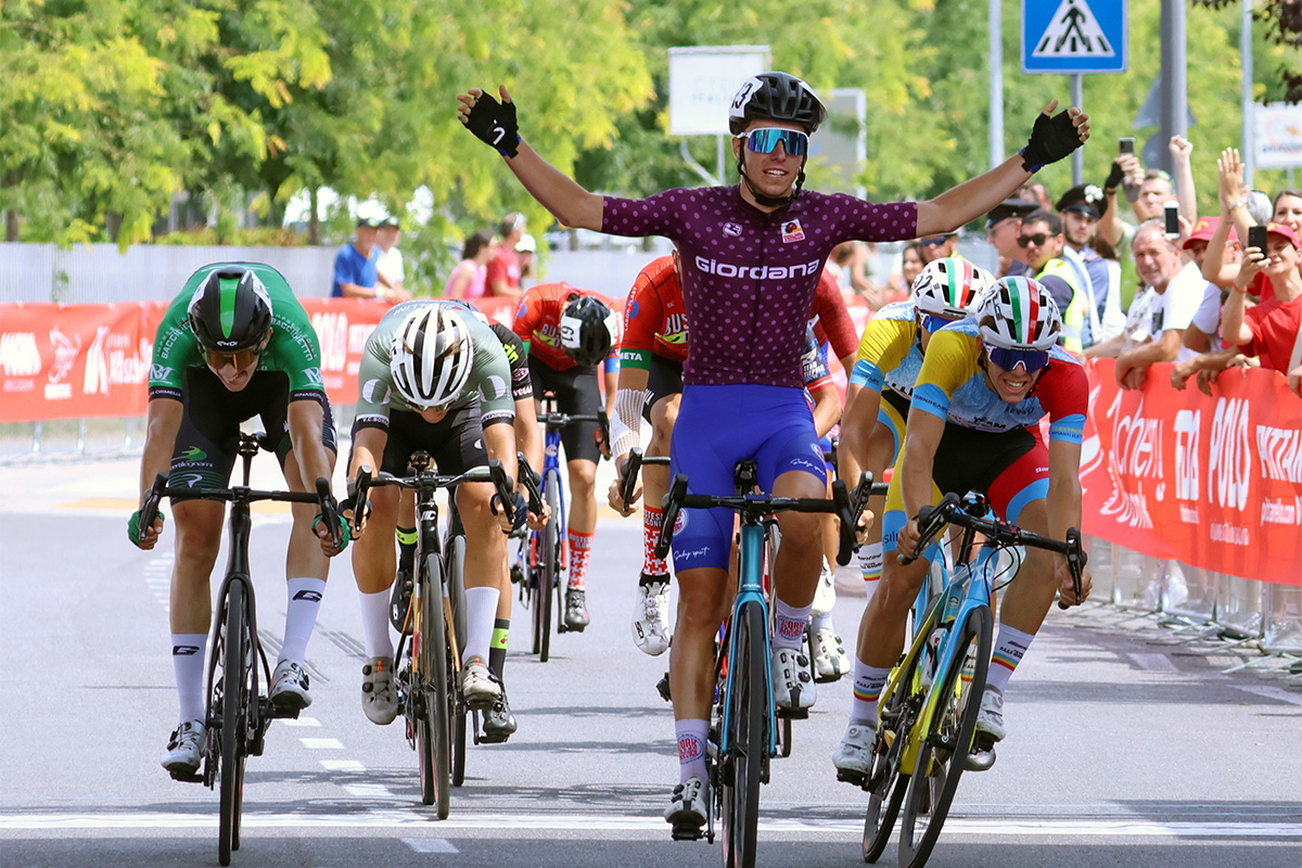 Edoardo Cipollini vince la quarta tappa del Giro del Veneto - credit Photobicicailotto