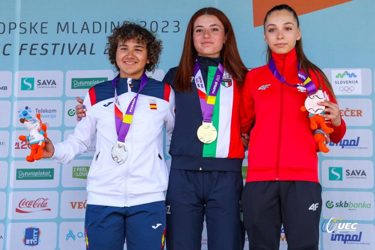 Linda Sanarini sul podio degli EYOF di Maribor - credit UEC