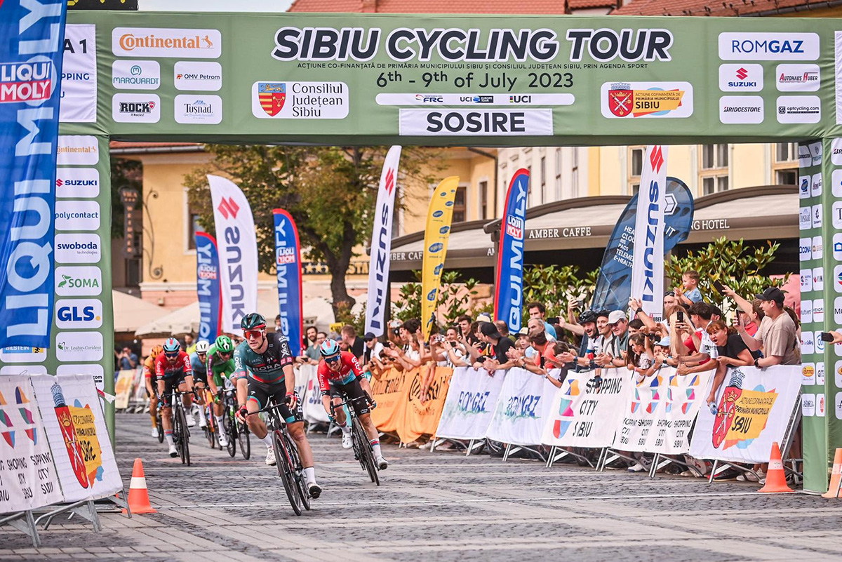 Sam Bennett vince la prima tappa del Sibiu Cycling Tour - credit Green Project Bardiani - CSF Faizanè & Sprint Cycling