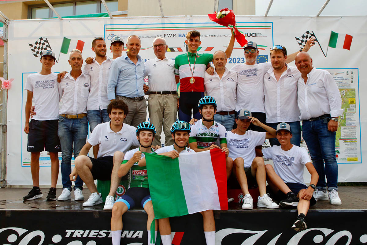 Scuola Ciclismo Cene in festa grazie all'exploit tricolore di Gualdi - credit Photobicicailotto