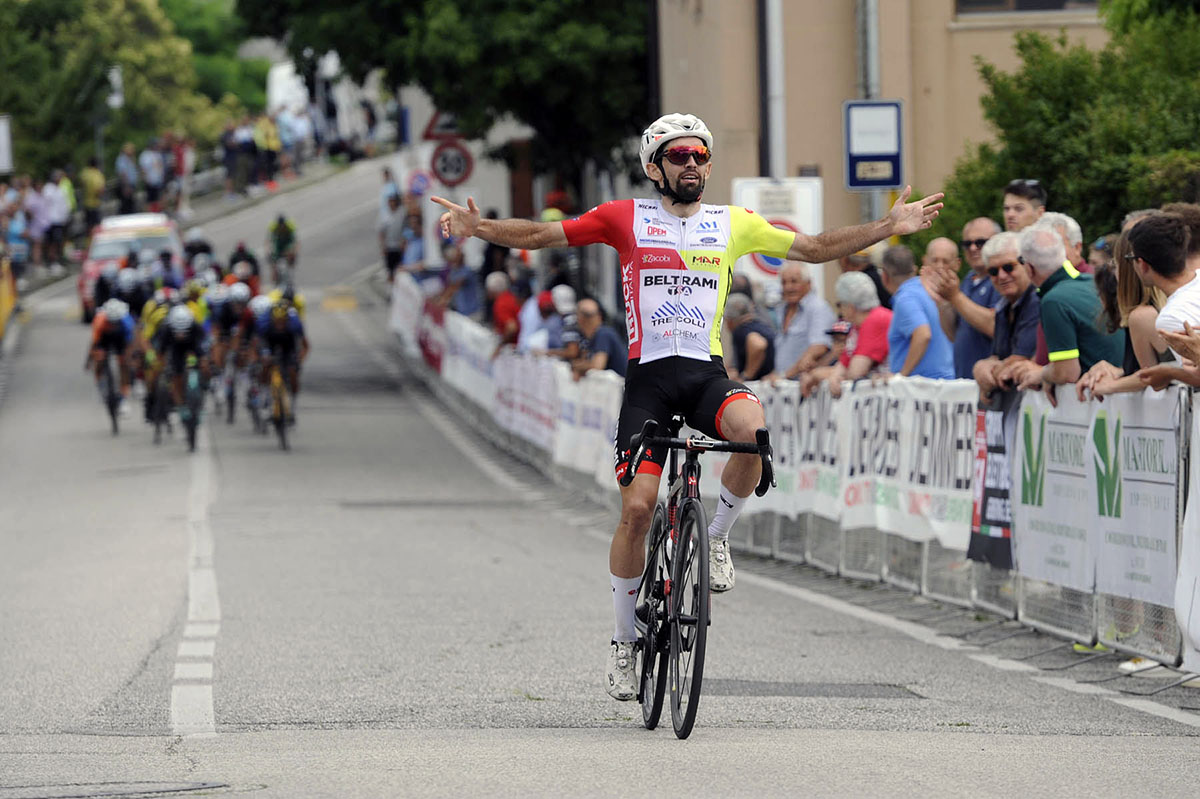 Thomas Pesenti vince l'ultima tappa del Giro del Veneto 2023 - credit Photors.it