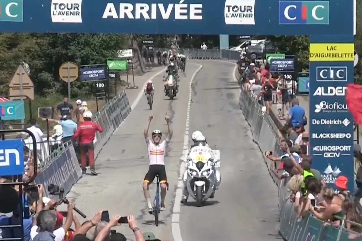 Ivan Romeo vince la quinta tappa del Tour de l'Avenir; terzo Francesco Busatto