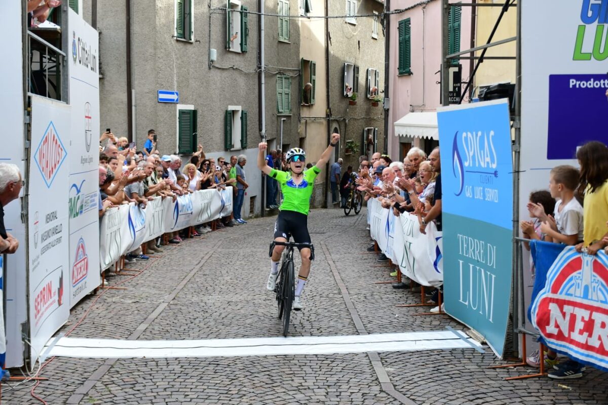 Jarno Widar vince la seconda semitappa del Giro della Lunigiana - credit Roberto Fruzzetti