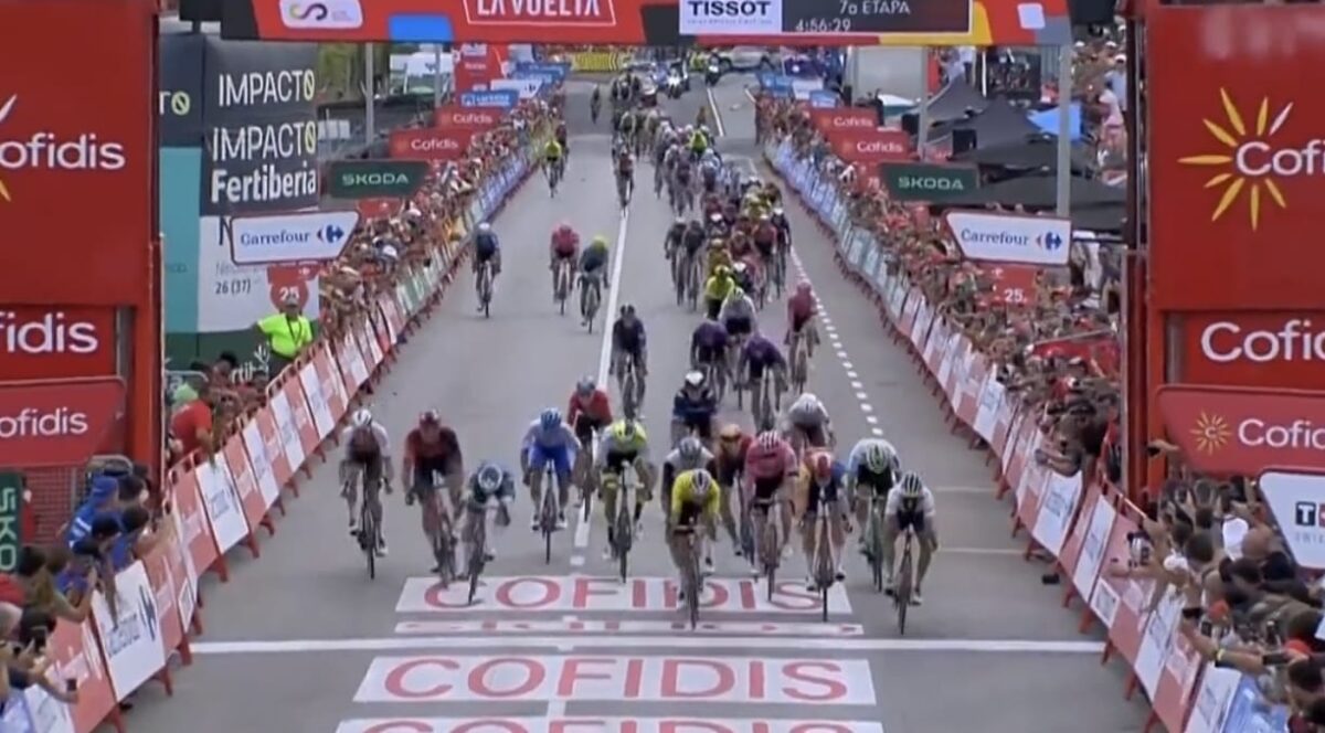 Vuelta a Espana: lo sprint della settima tappa premia Geoffrey Soupe