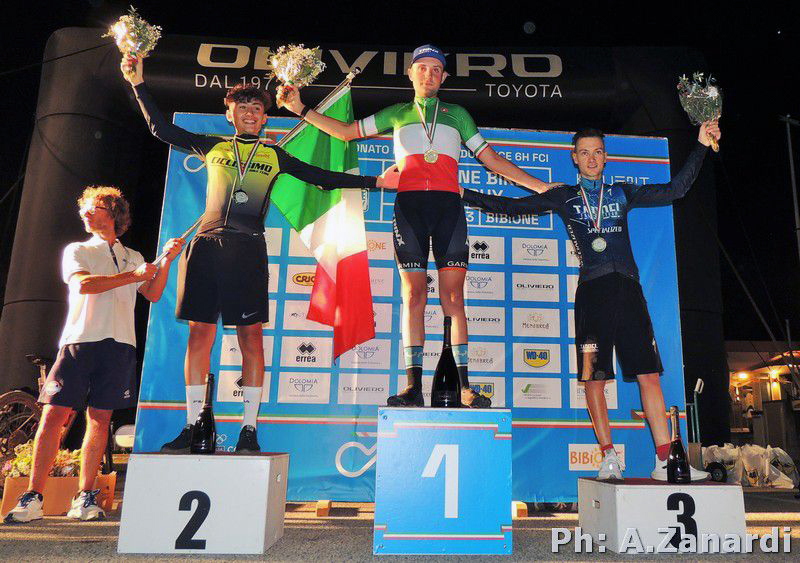 Cristian Bernardi sul podio del campionato italiano Endurance - credit A.Zanardi