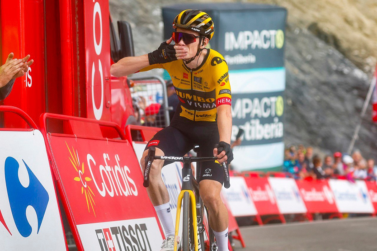Jonas Vingegaard (Jumbo Visma) vince la 13° tappa della Vuelta sul Tourmalet - credit photo Luis Angel Gomez - SprintCyclingAgency