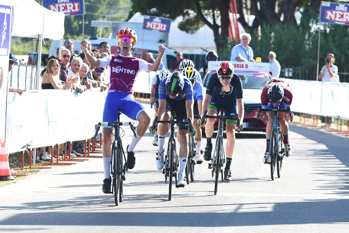 Lorenzo Mottes vince la terza tappa del Giro della Lunigiana - credit Roberto Fruzzetti_Ciclismoblog