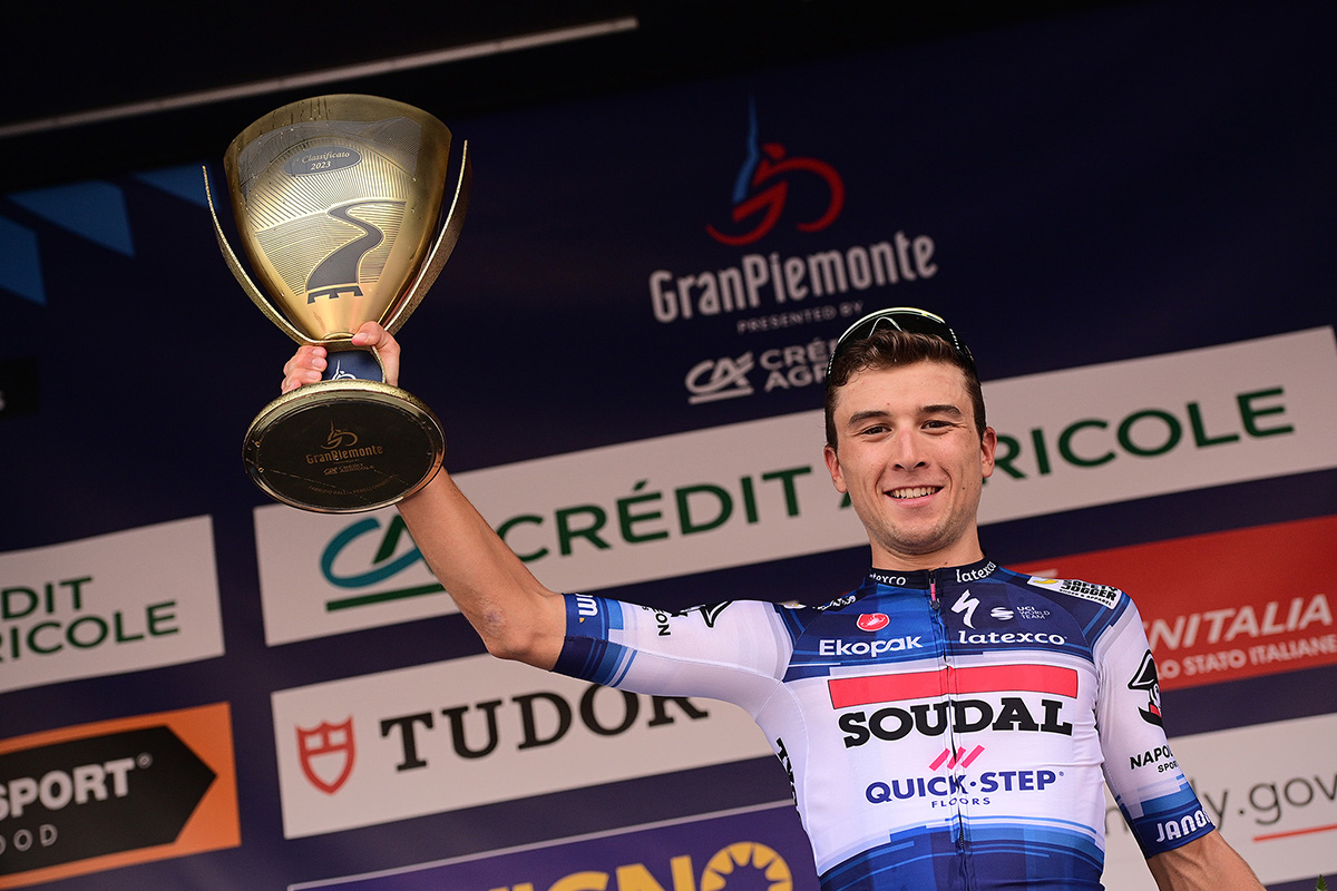 Andrea Bagioli sul podio del Gran Piemonte - credit Marco Alpozzi - La Presse