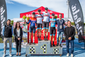 Il podio della prova donne open con le due maglie di leader del circuito Mastercross Selle SMP - credit Alessandro Billiani