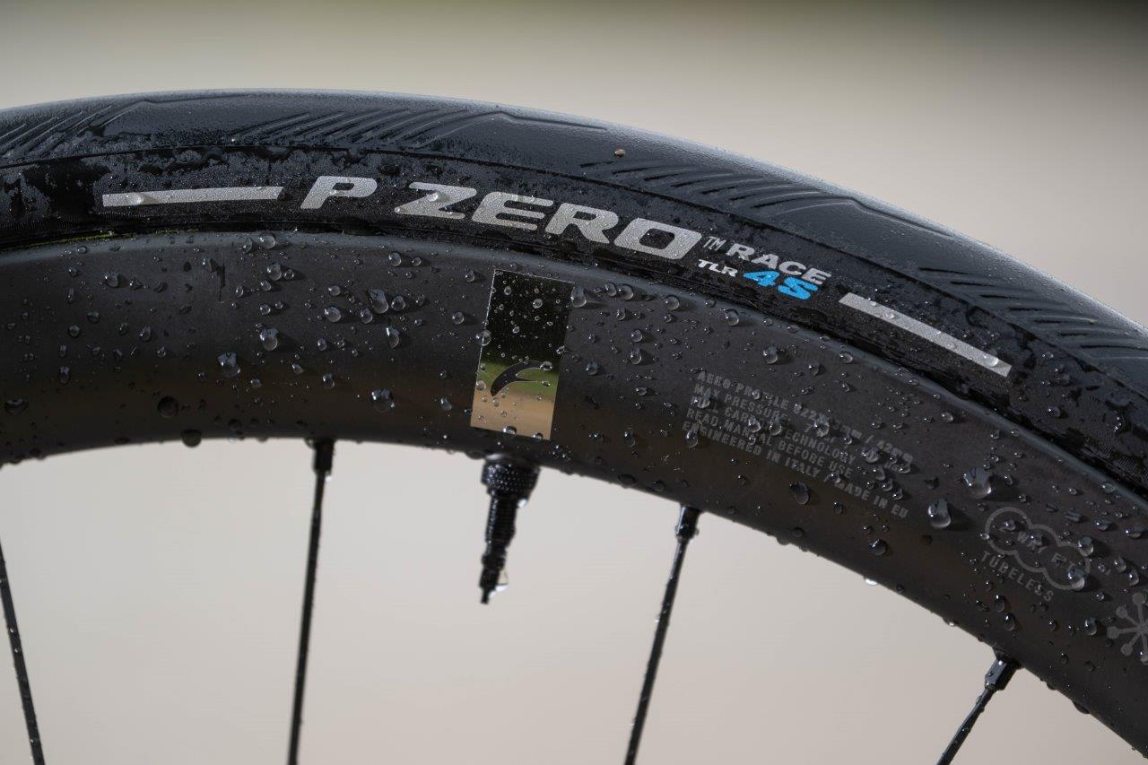 PIRELLI P ZERO Race 4S TLR, pneumatico inverno - credit mirrormedia.art