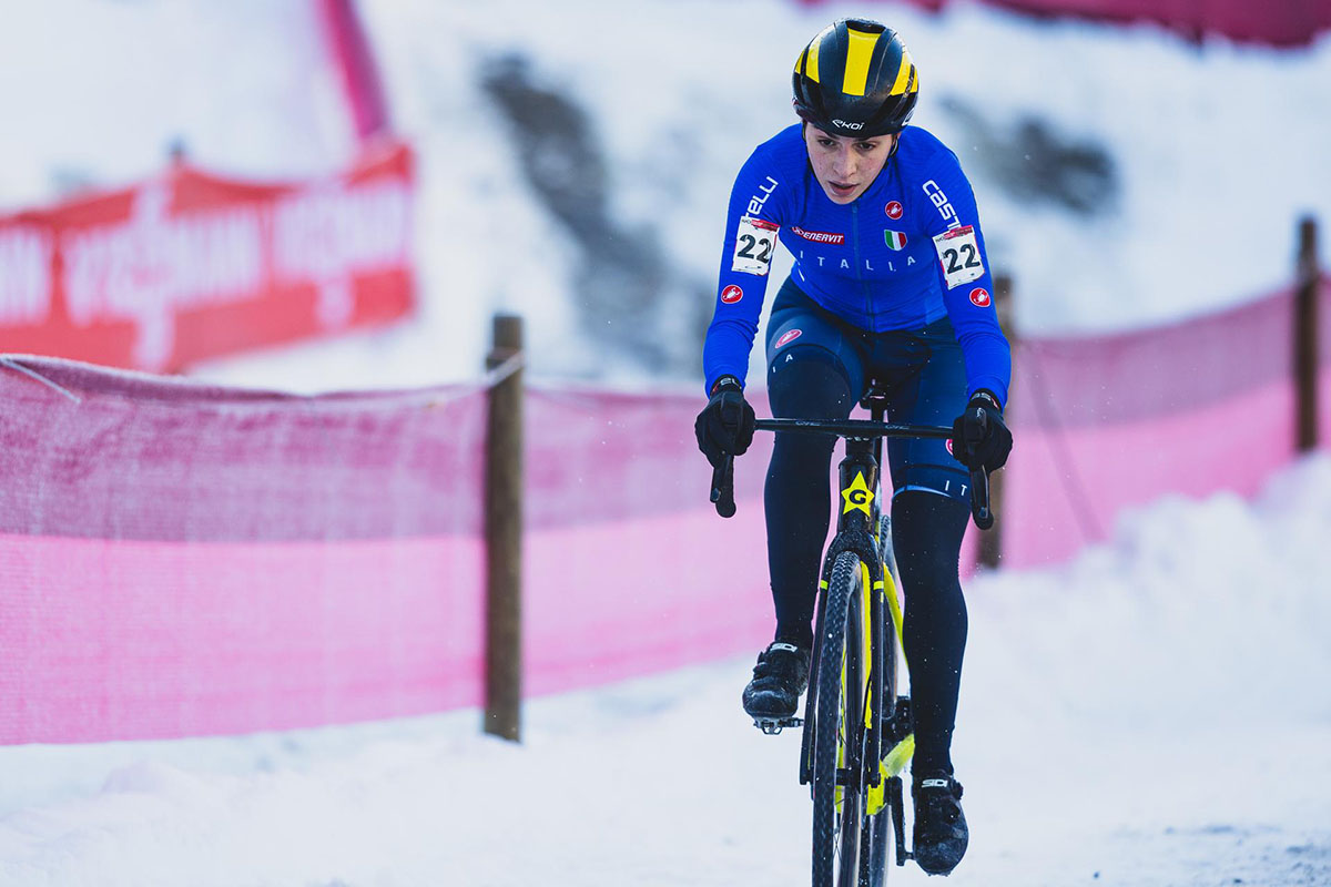 Sara Casasola impegnata nella prova di Coppa del Mondo Ciclocross in Val di Sole nel 2022 - credit Michele Mondini