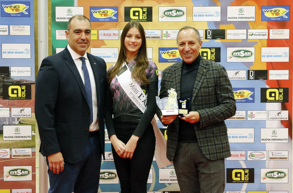 Il presidente federale Cristiano Dagnoni è intervenuto al Palazzetto dello Sport  di Valeggio alla Festa del Ciclismo veronese - foto credit Photobicicailotto
