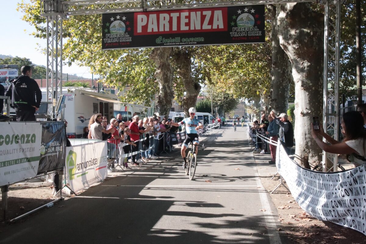 Trofeo Federal Cross 30102022 il trionfo di Vittorio Carrer nella gara under 23-élite