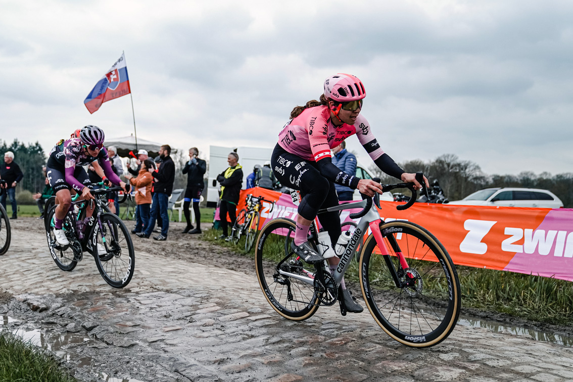 Alison Jackson e Katia Ragusa in azione alla Paris-Roubaix Femmes 2023 - credit A.S.O. Thomas Maheux