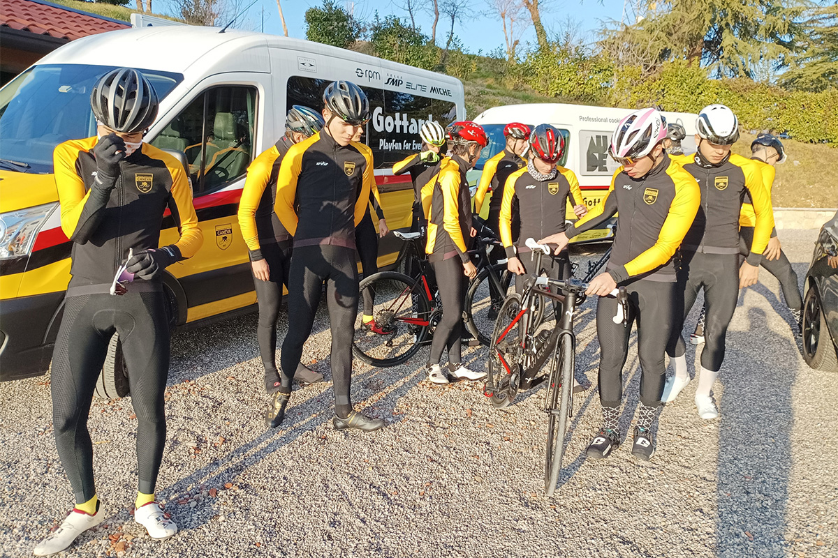 La formazione juniores del Gottardo Giochi Caneva in ritiro in vista del 2024