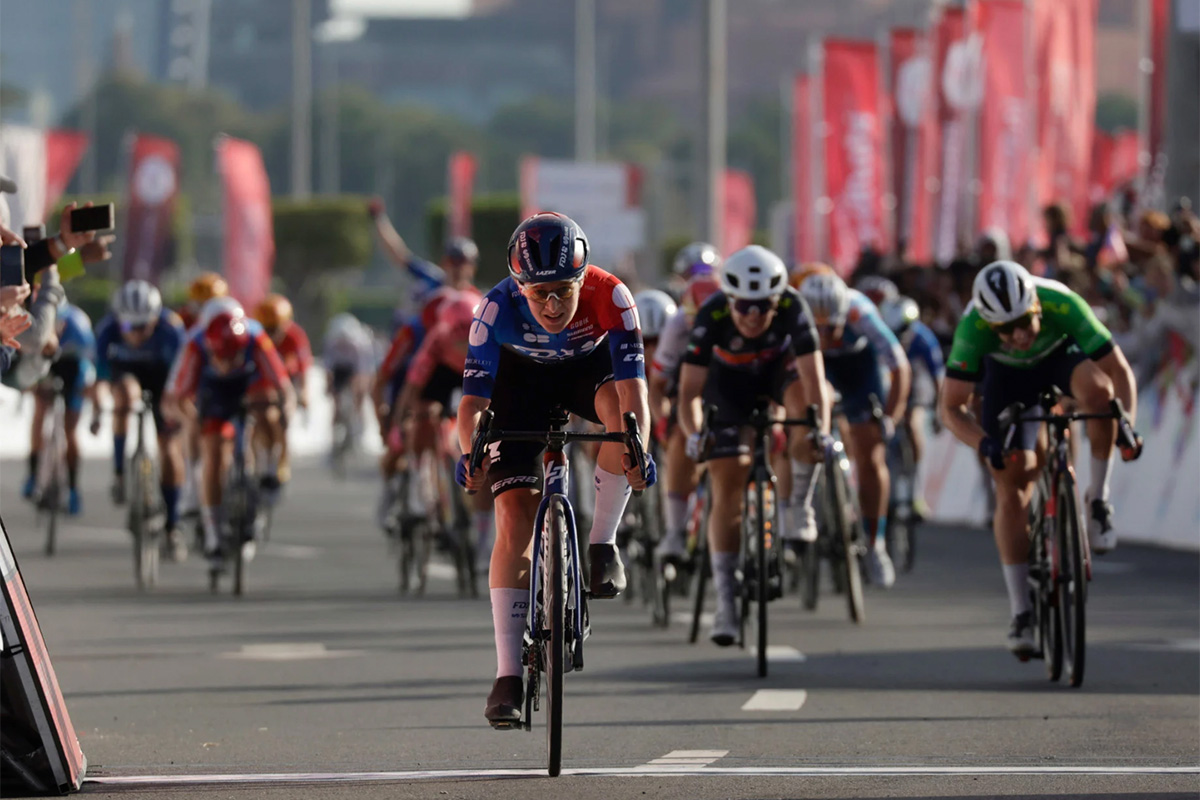Amber Kraak (Fdj-Suez) vince la quarta tappa dell'ultima tappa del UAE Tour Women - credit Sprint Cycling Agency