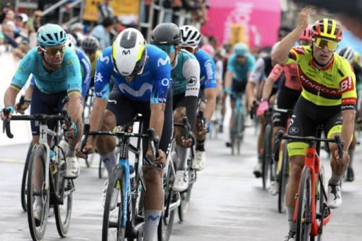 Fernando Gaviria vince la prima tappa del Tour Colombia davanti a Davide Persico