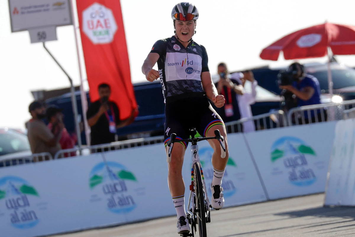 Lotte Kopecky vince la terza tappa dell'UAE Tour Women a Jabel Hafeet - credit Sprint Cycling Agency