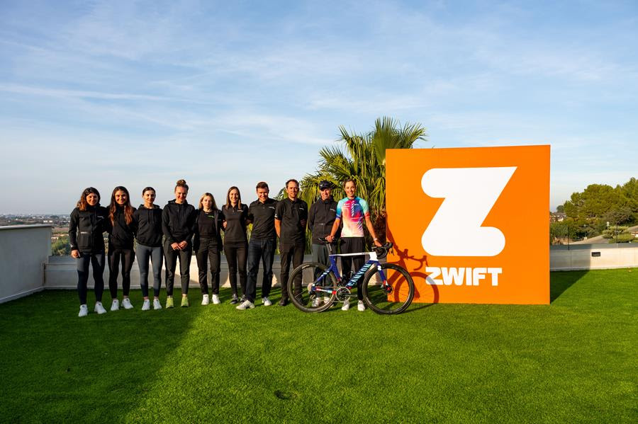 Maddie Le Roux e Louis Kitzki vincono la Zwift Academy 2023