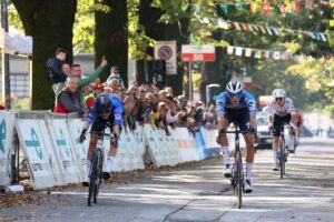 Brieuc Rolland vince al fotofinish Il Lombardia U23 2024 - credit Viganò