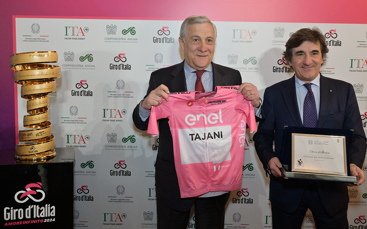 Il Giro d'Italia nominato ambasciatore della diplomazia dello sport - credit LaPresse