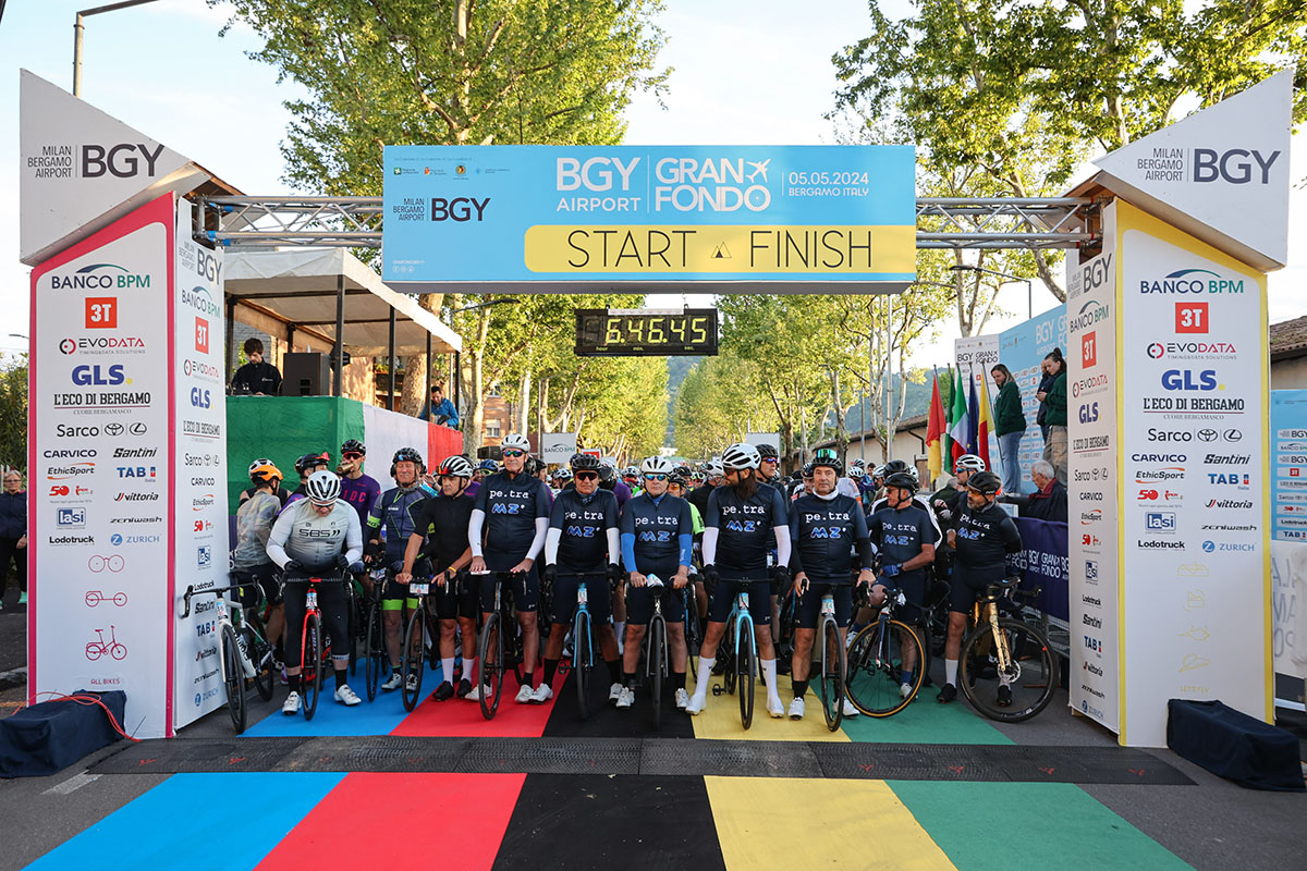 In 2300 alla partenza della BGY Airport Granfondo 2024 - credit Quaranta