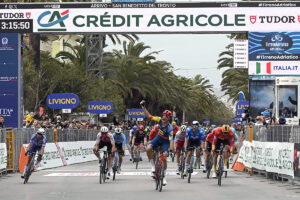 Jonathan Milan vince l'ultima tappa della Tirreno-Adriatico 2024 - credit LaPresse