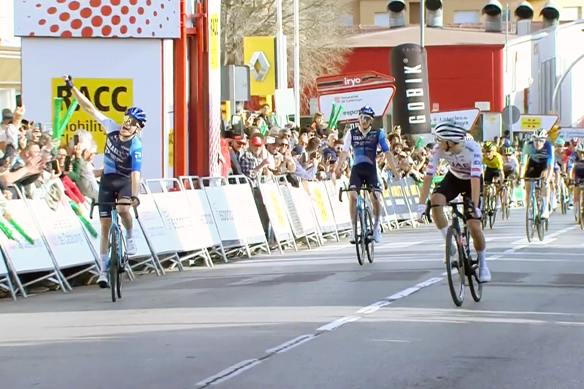 Nicholas Schultz beffa Pogacar nella prima tappa della Volta a Catalunya