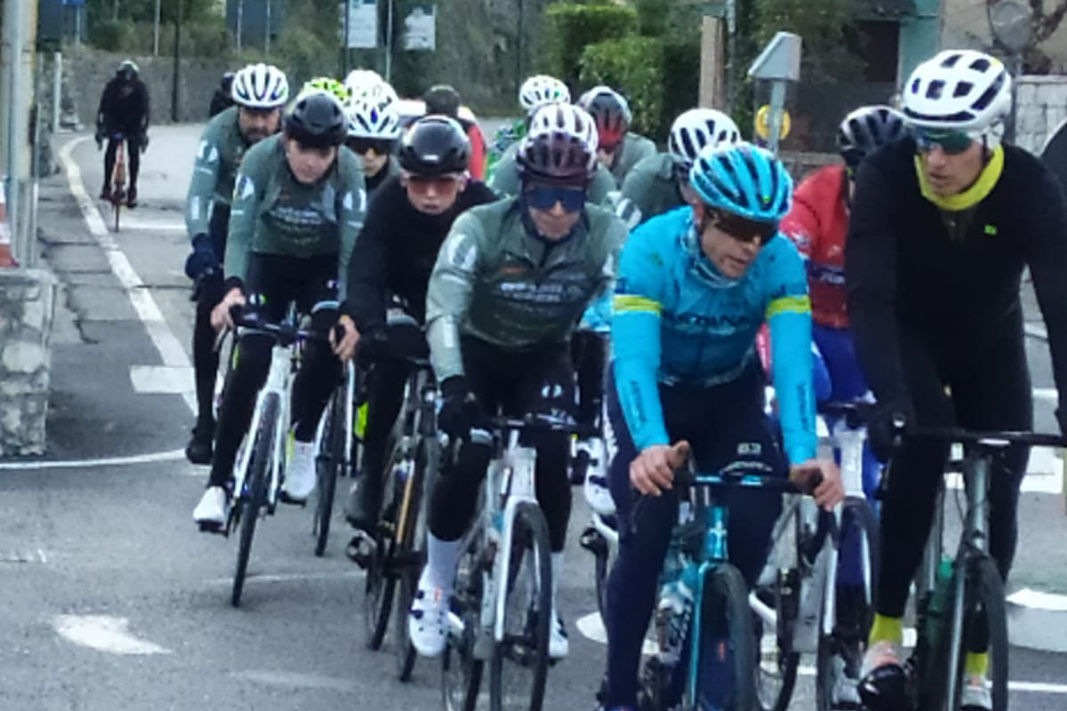 Petrucci Assali Stefen Makro trainati da Mattia Negrente, dell'Astana Development Team