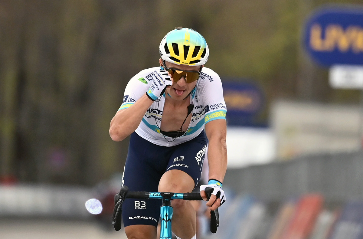 Alexey Lutsenko vince a Prati di Tivo la terza tappa del Giro d'Abruzzo - credit LaPresse