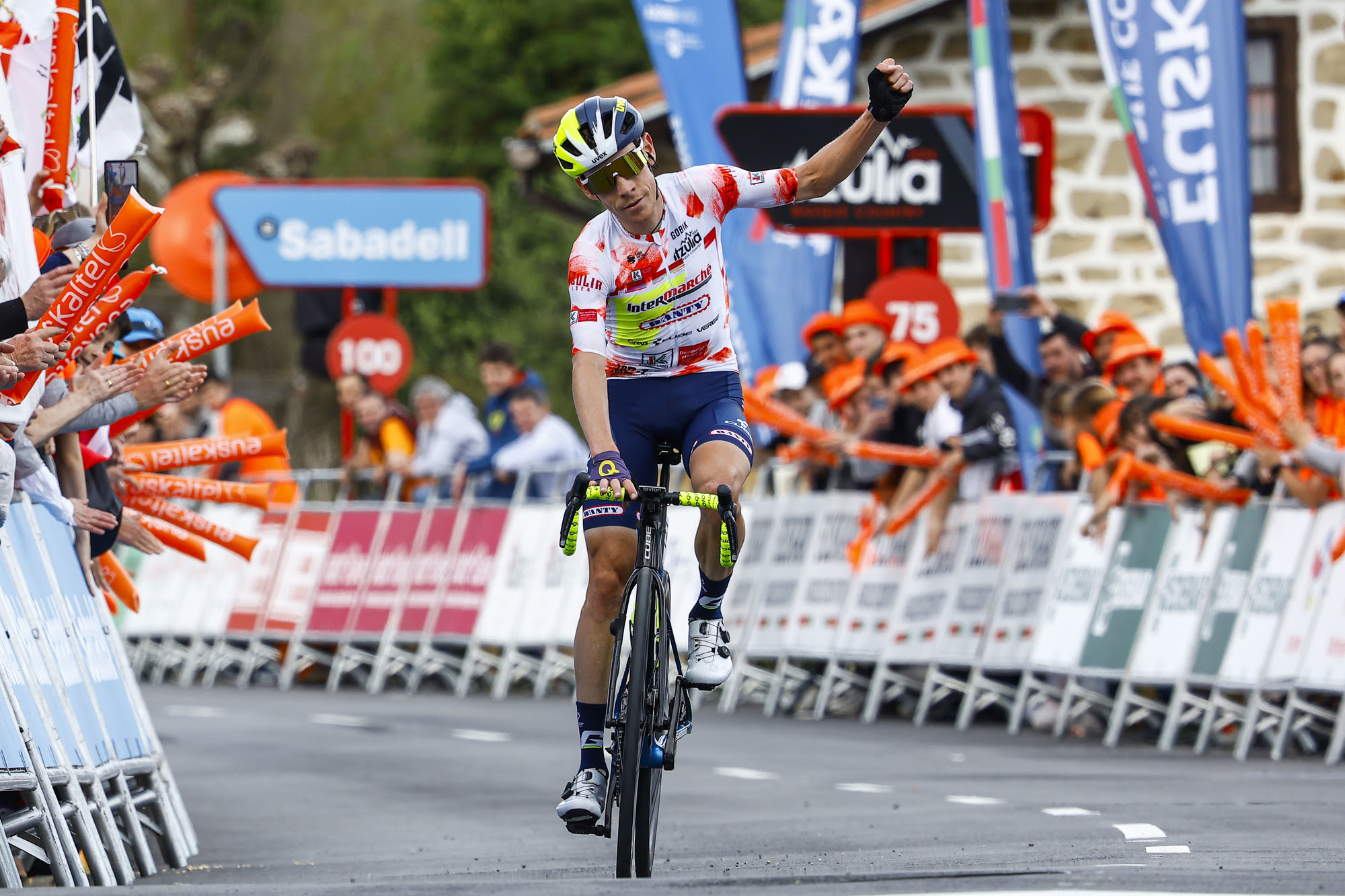Louis Meintjes vince la quarta tappa de l'Itzulia Basque Country - credit Sprint Cycling Agency