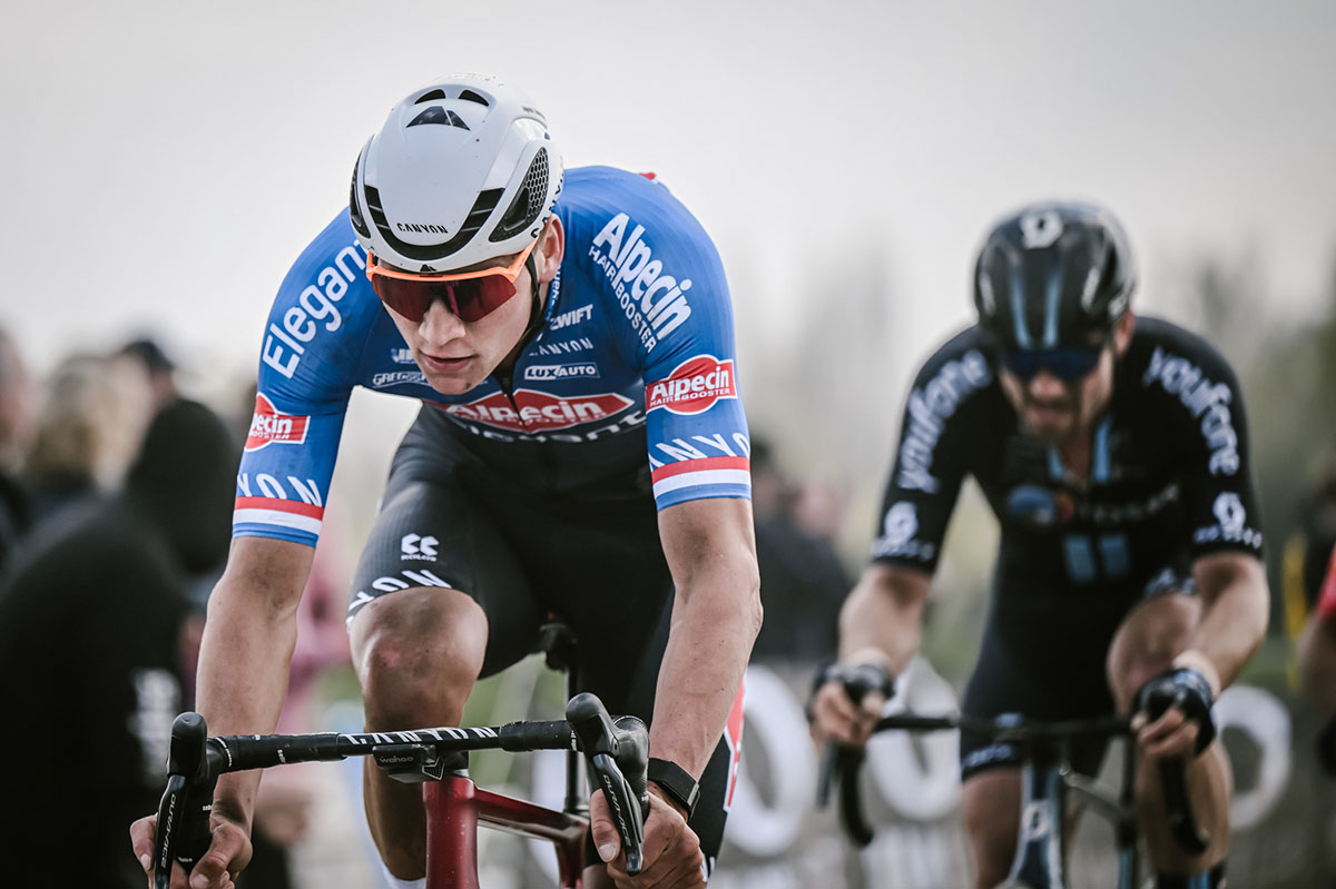 Mathieu van der poel vincitore alla Roubaix 2023 - credit A.S.O._Pauline Ballet