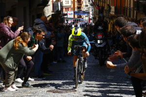 Primoz Roglic vince la crono di apertura di Itzulia Basque Country - credit Sprint Cycling Agency