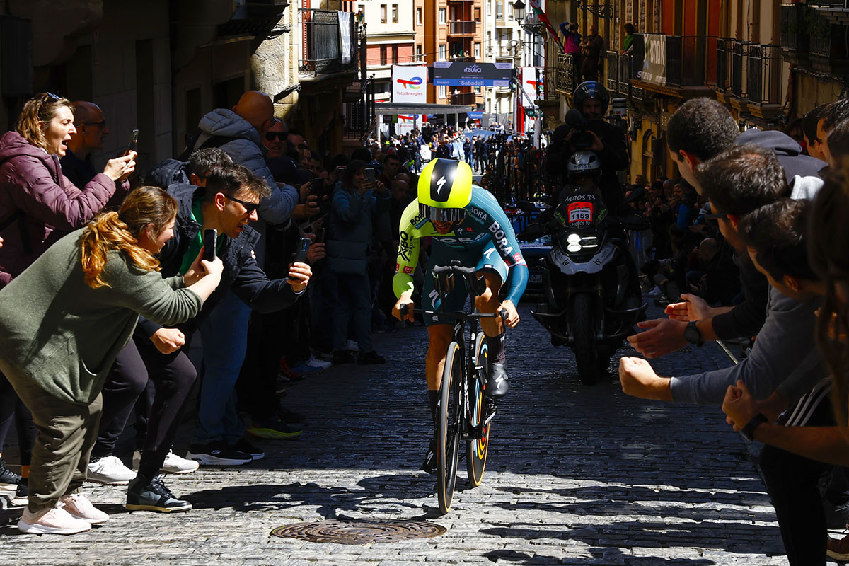 Primoz Roglic vince la crono di apertura di Itzulia Basque Country - credit Sprint Cycling Agency