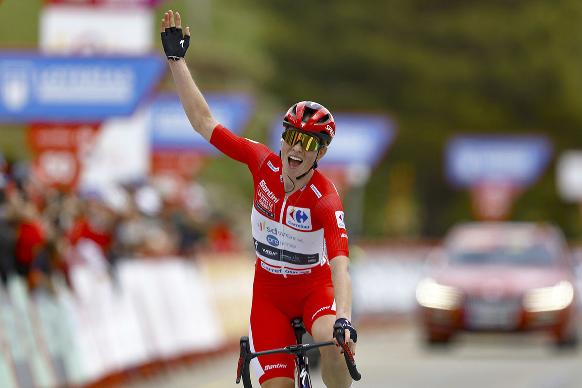Demi Vollering vince l'ottava tappa della Vuelta a Espana Femenina 2024 -Unipublic_SprintCyclingAgency