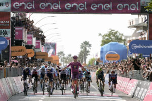 Jonathan Milan (Lidl-Trek) vince a Francavilla al Mare l'11° tappa del Giro d'Italia - credit LaPresse