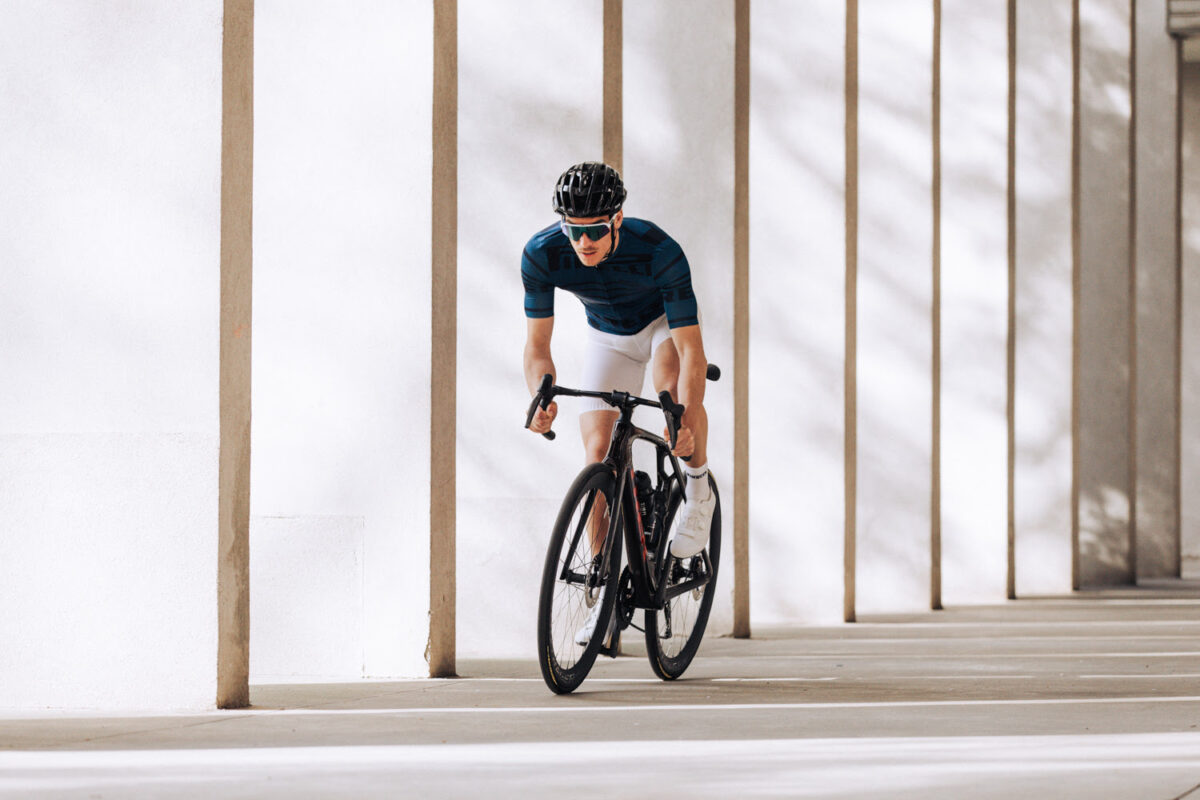 Santini e Pirelli lanciano una collezione ispirata allo Sport Club Pirelli