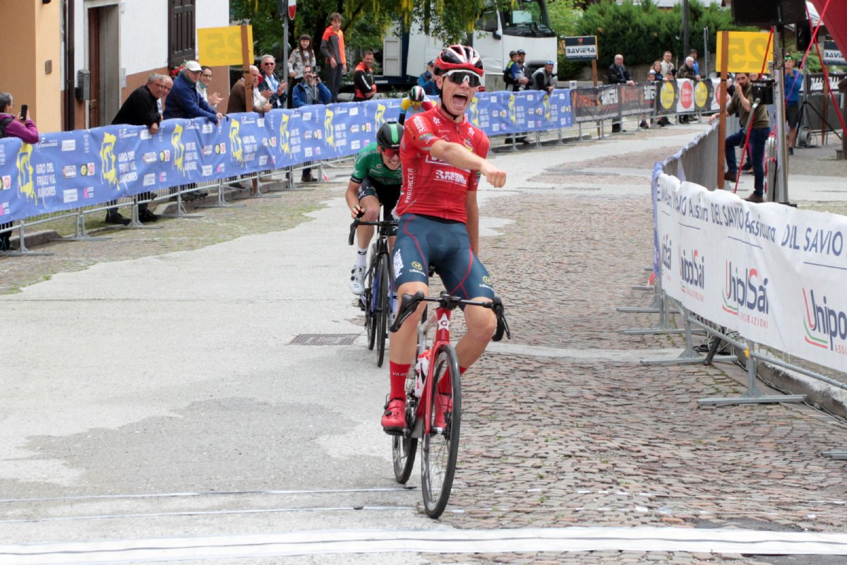 Enea Sambinello vince la 3a tappa del Giro del Friuli Venezia Giulia Juniores - credit fotobolgan