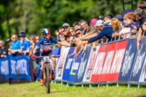 Olivia Onesti al traguardo della tappa di Coppa del Mondo in Val di Sole_credit Maxime Schmid